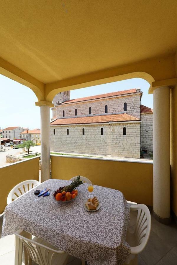 Апартаменты Apartman Bluemarin Пакоштане Экстерьер фото