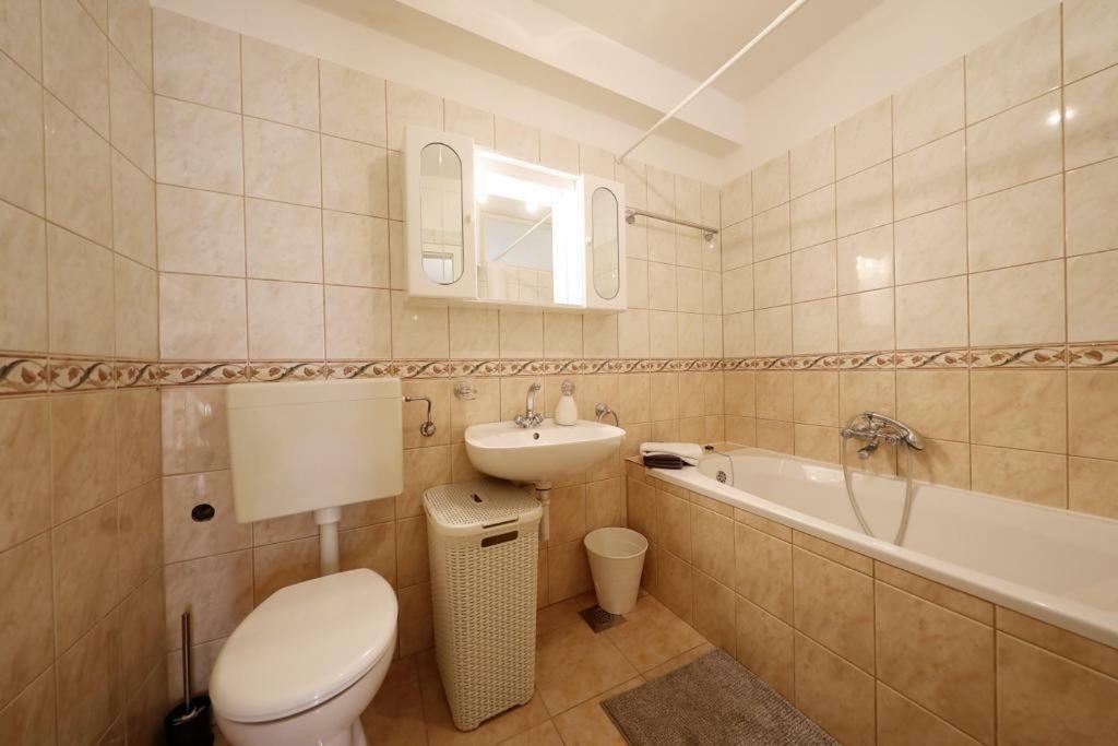 Апартаменты Apartman Bluemarin Пакоштане Экстерьер фото